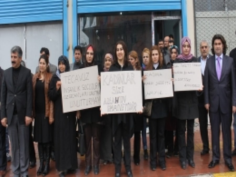 Özgecan cinayeti Bismil'de protesto edildi
