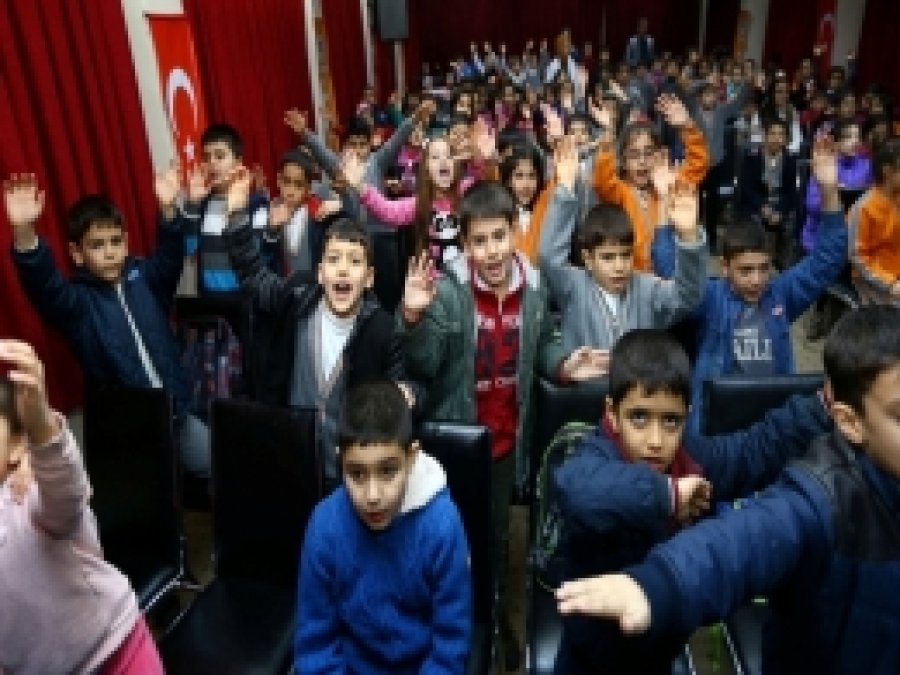 Öğrenciler su ve çevre konusunda bilinçlendiriliyor