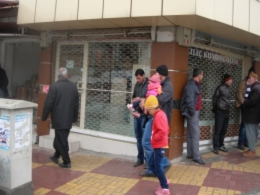 Kendisine emanet bırakılan altınları alıp kaçtı