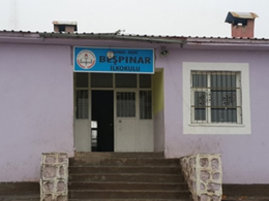 Köy okulu kitap yardımı bekliyor
