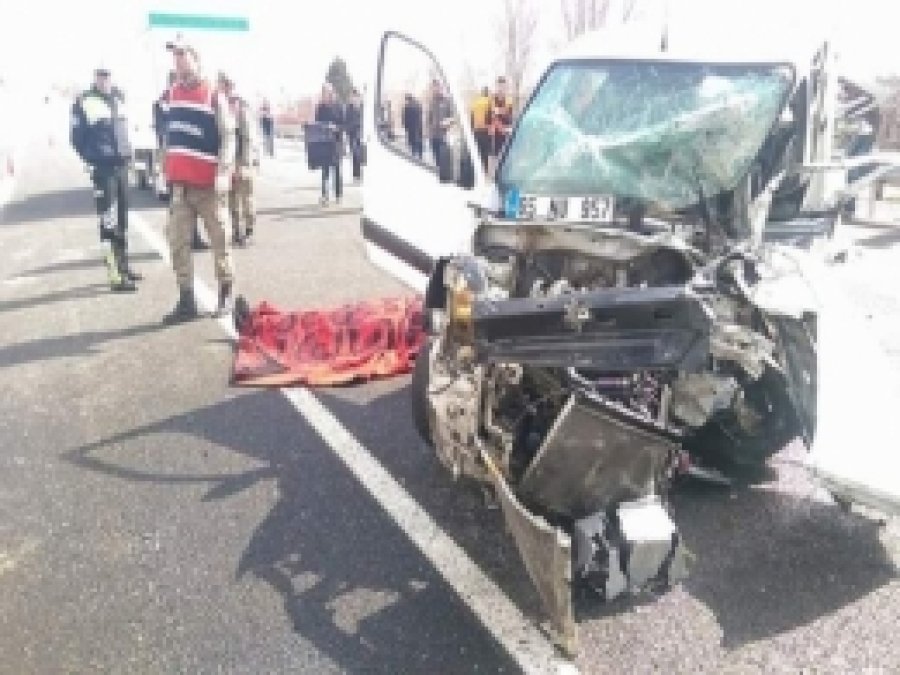 Elazığ'da feci kaza: 1 ölü, 2 ağır yaralı