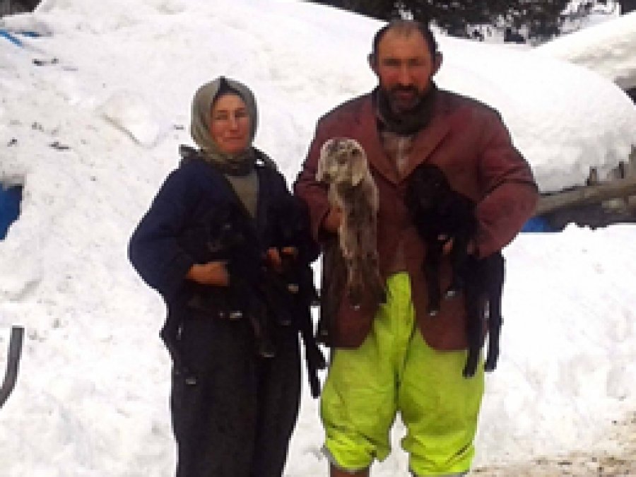 Karda mahsur kalan Yörükler kurtarıldı