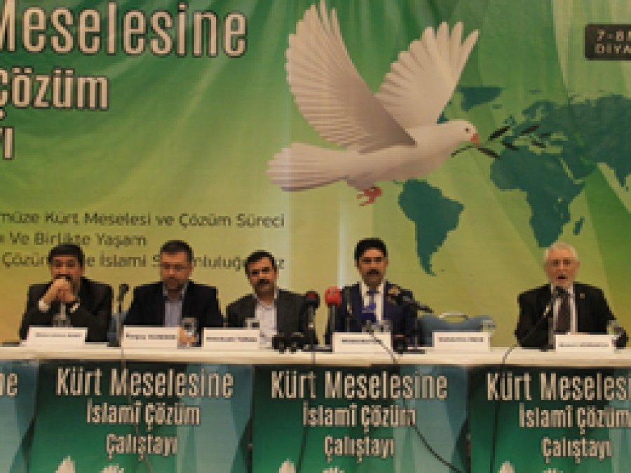 'Ne Mutlu Türküm' diyenler ümmeti böldüler