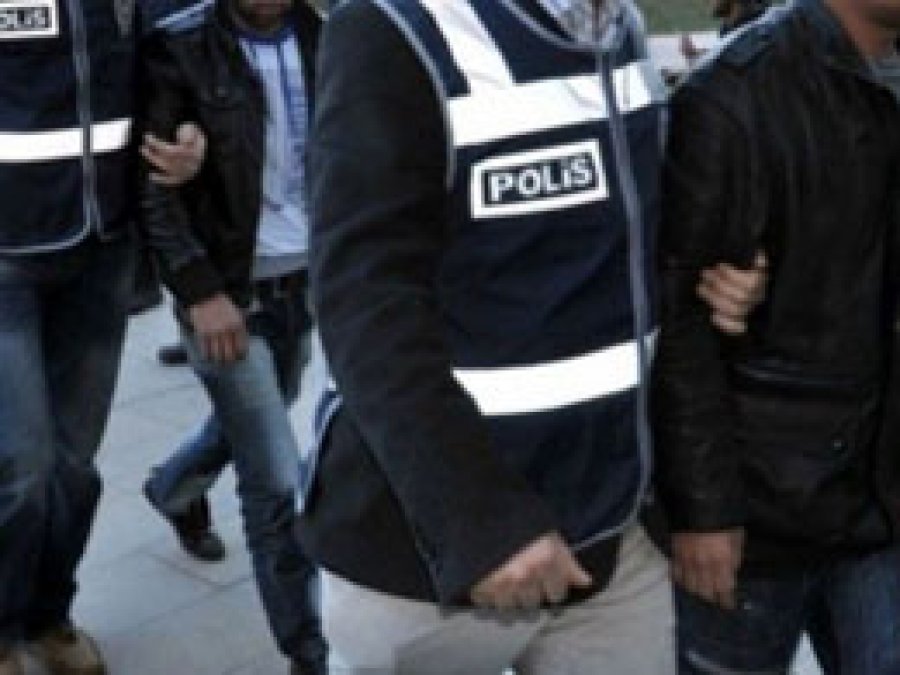 Usulsüz Dinlemelere İlişkin 3 Emniyetçi Daha Tutuklandı