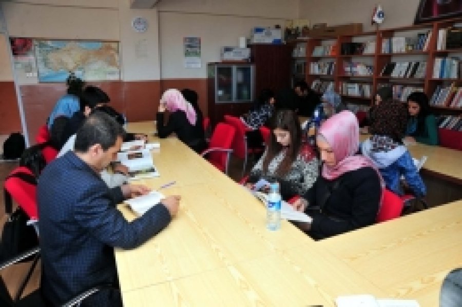 YYÜ Van MYO’da ‘Okuma Saati’ Etkinliği