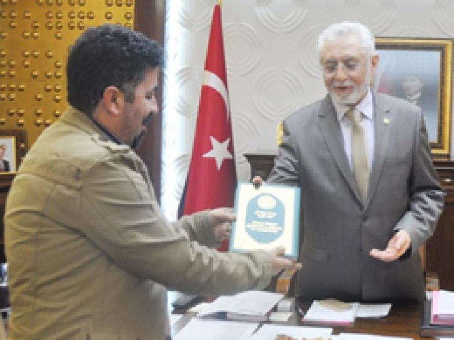 Ağırakça'ya Kürtçe Meal hediye edildi