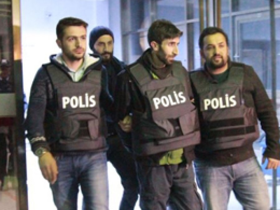 Soyguncu 10 Saat Sonra Teslim Oldu