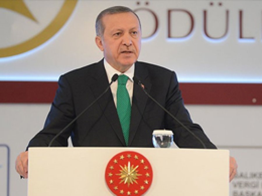 Cumhurbaşkanı Erdoğan ilk kez hükümlü affetti
