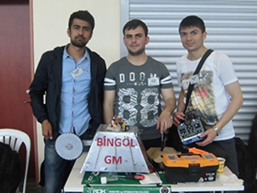 BÜ, robot yarışıında dereceye girdi