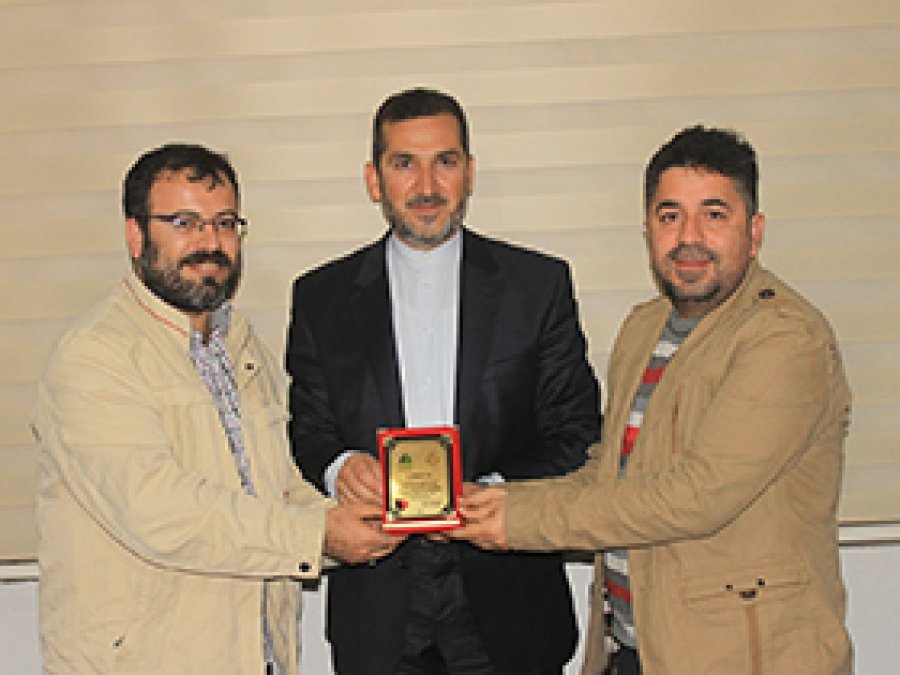 Dost-Der'den basına teşekkür plaketi
