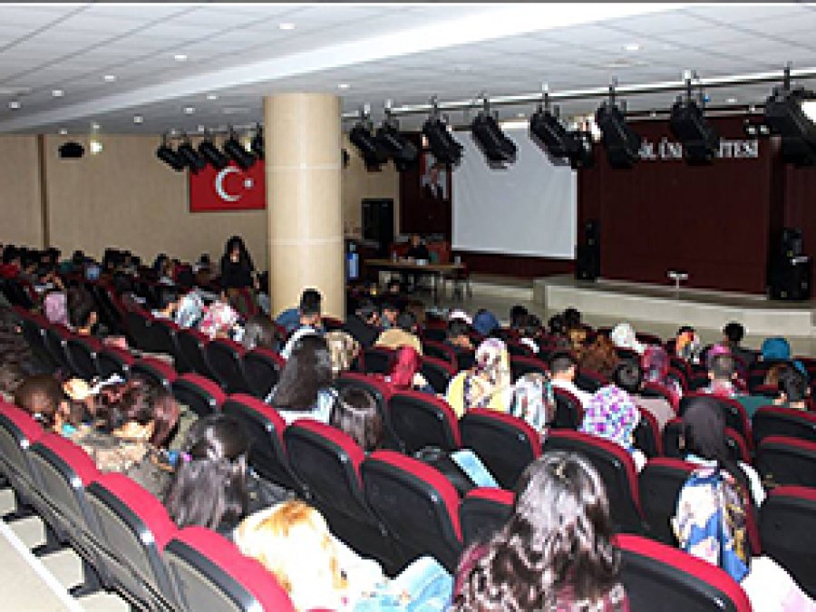 BÜ'de Kürt Dili ve Folkloru konferansı
