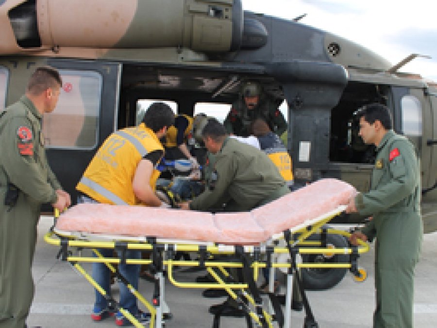Ağır yaralı çocuk, helikopterle hastaneye kaldırıldı