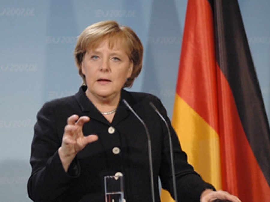 Merkel, ABD'den izinsiz BND açıklaması yapamıyor!