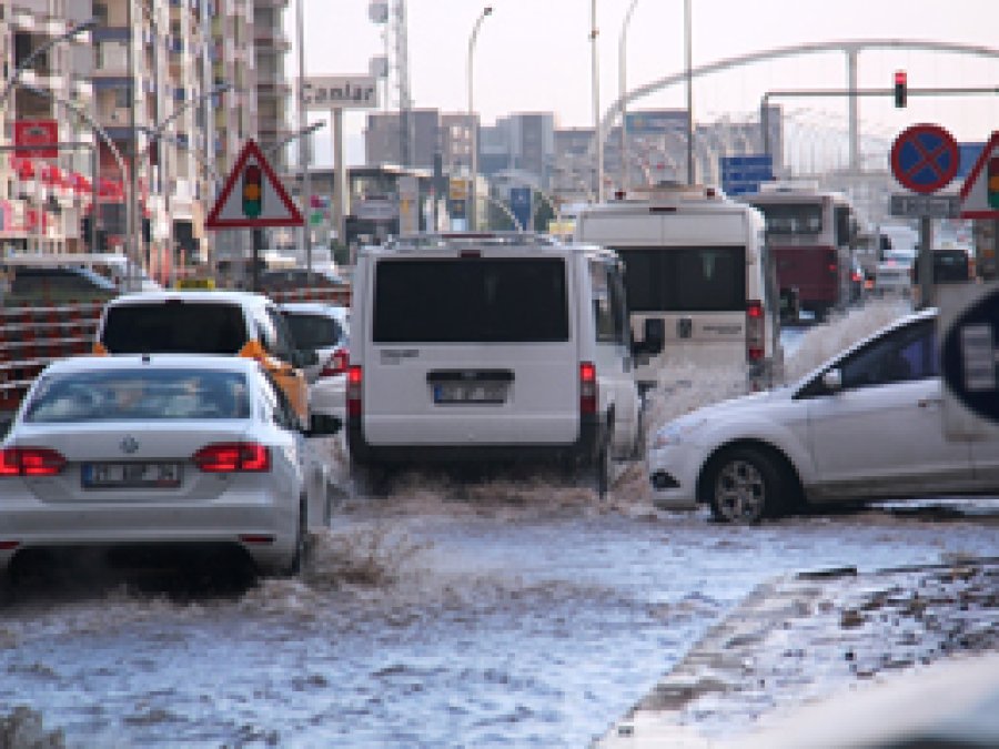 Diyarbakır sular altında kaldı