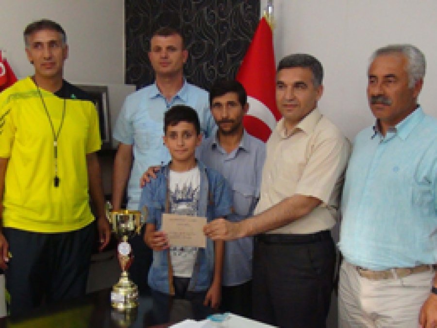 Öğretmenlerden örnek davranış