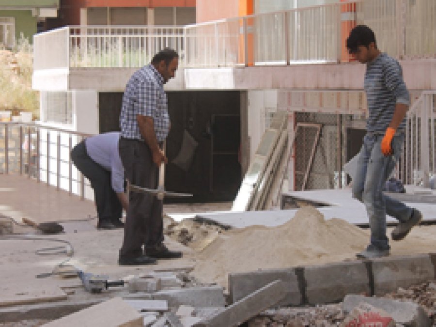 HDP’li belediyenin görevini vatandaş yapıyor