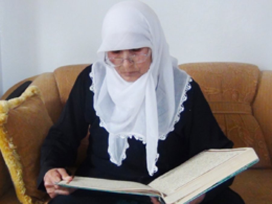 69 yaşındaki ninenin Kur’an öğrenme aşkı