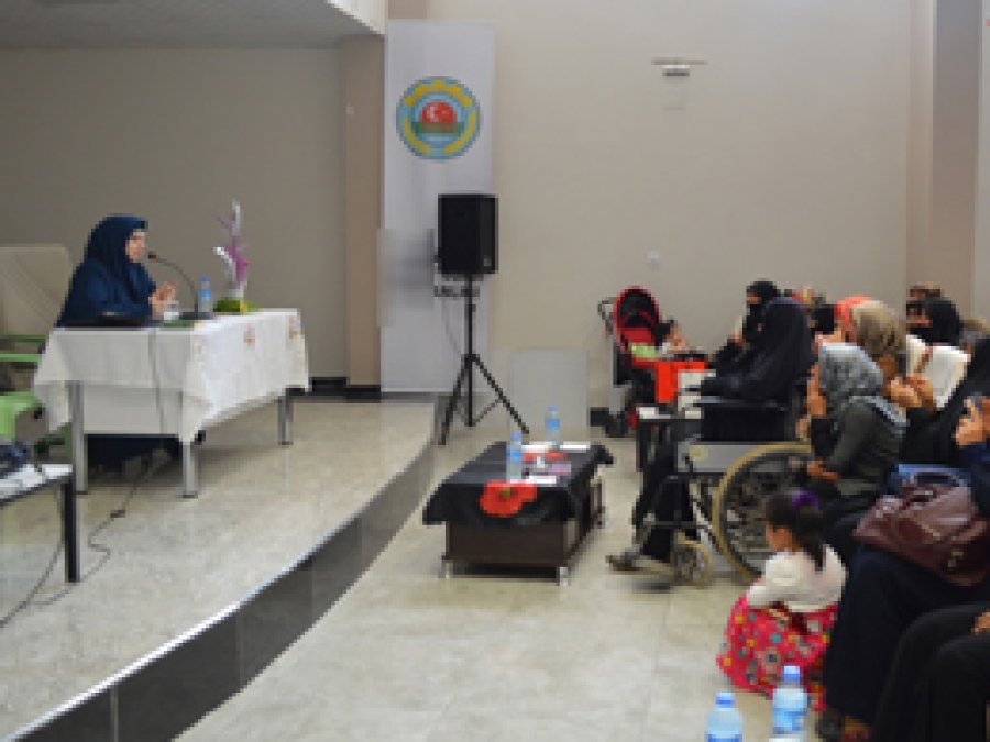 Emine Şenlikoğlu Birecikli bayanlarla buluştu