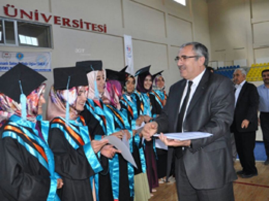 Bingöl İlahiyat ilk mezunlarını verdi