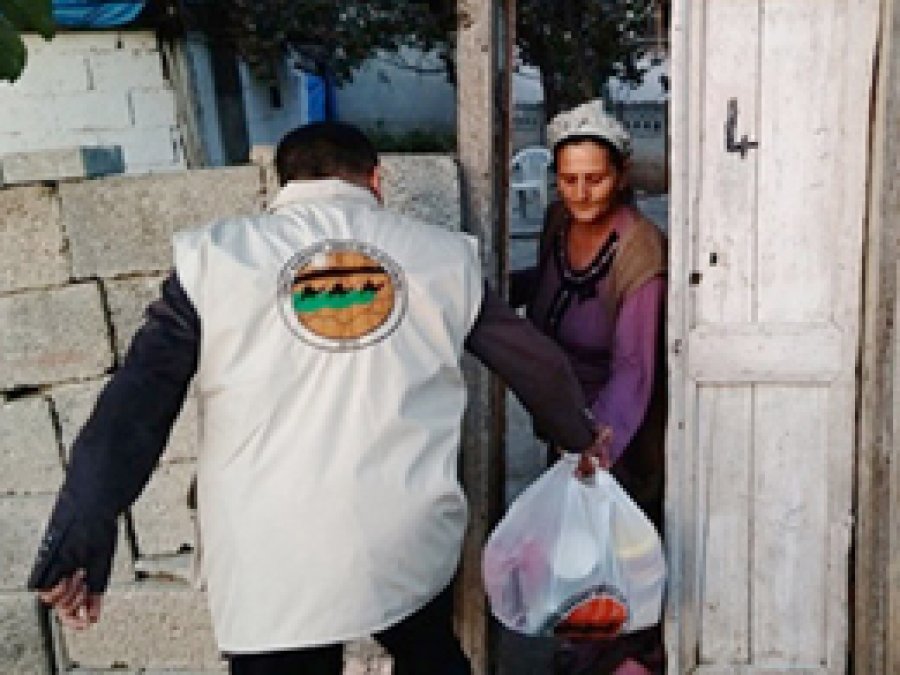 Tarsus’ta 194 aileye yardım yapıldı