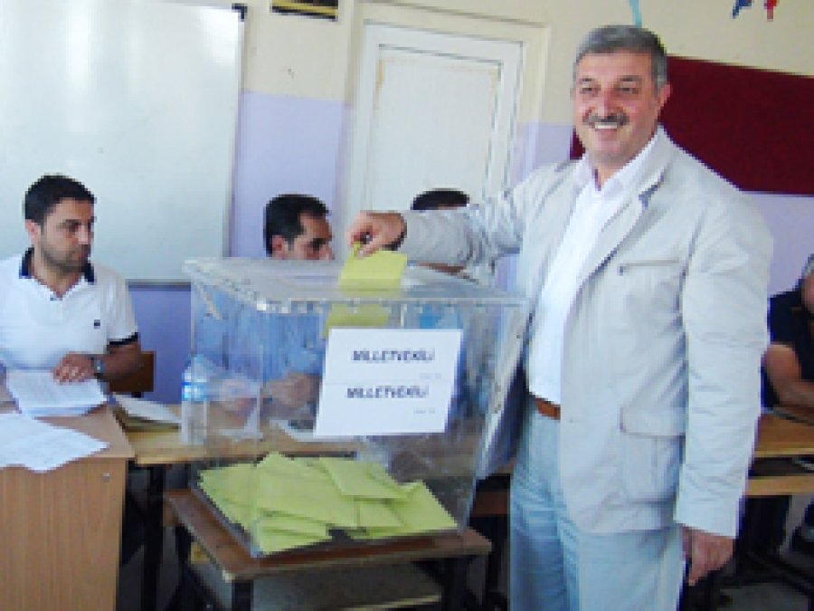 Bingöl’de oy kullanma işlemi başladı