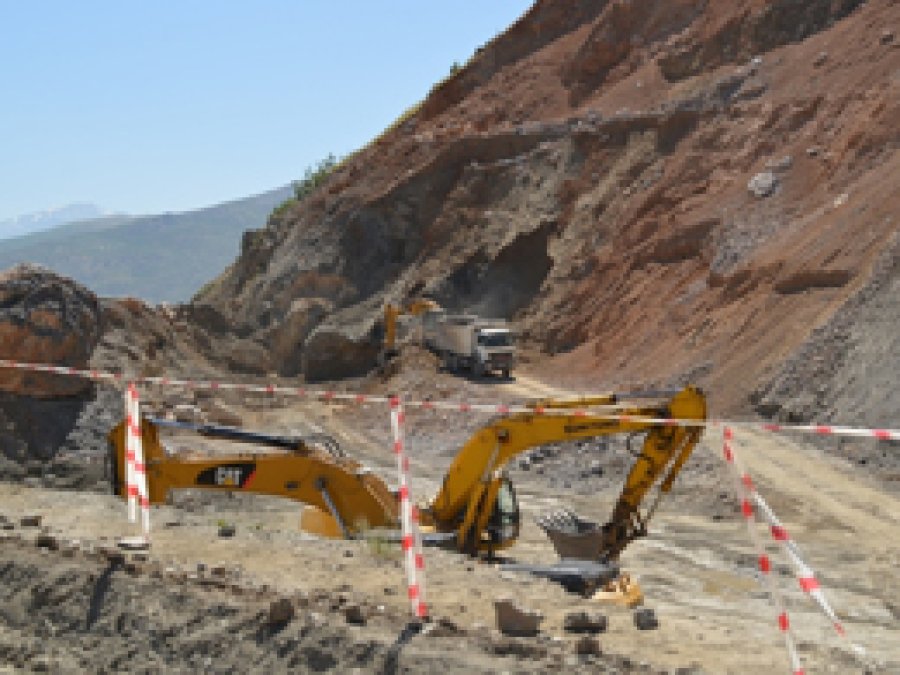 Siirt-Pervari karayoluna heyelan