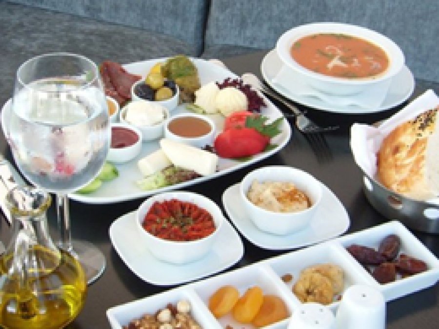 'Bir kişilik oruç tutup iki kişilik iftar yapmayın'