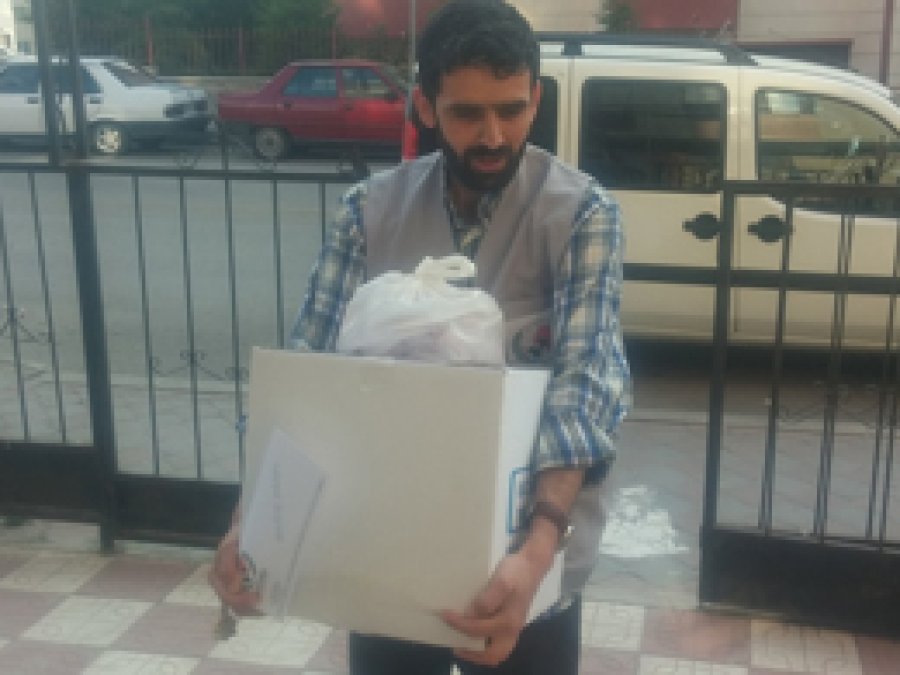 Avrupa Yetim-Der Ankara'da yardım dağıttı
