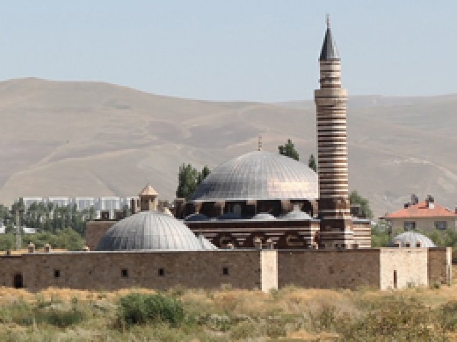 Tarihi Hüsrev Paşa Camii'nden itikâf