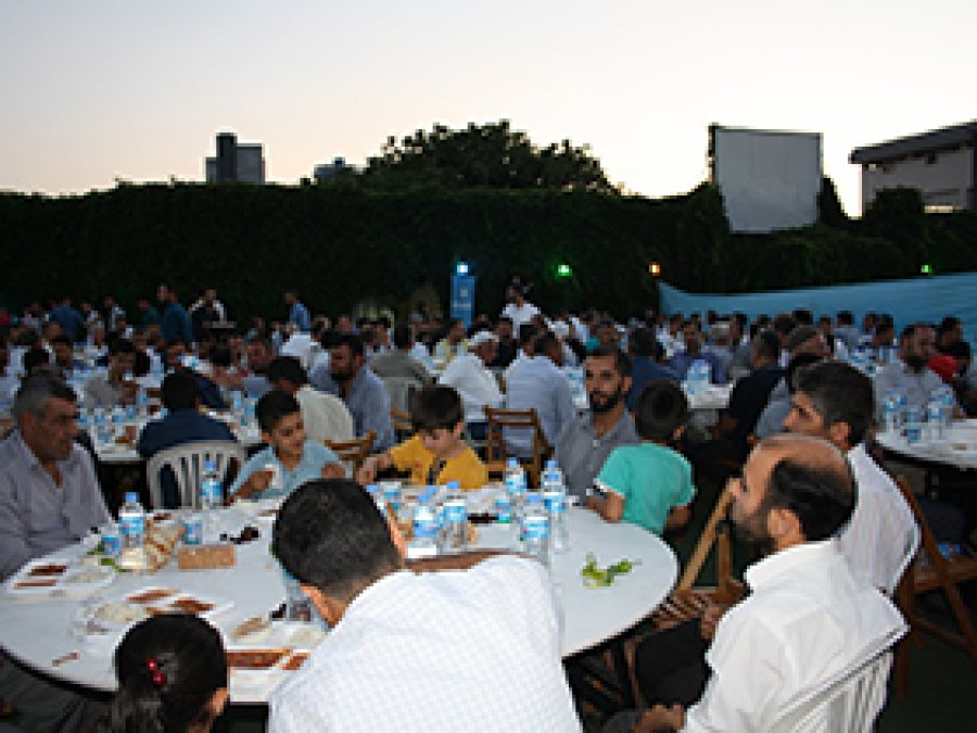İzmir Peygamber Sevdalıları iftarda buluştu