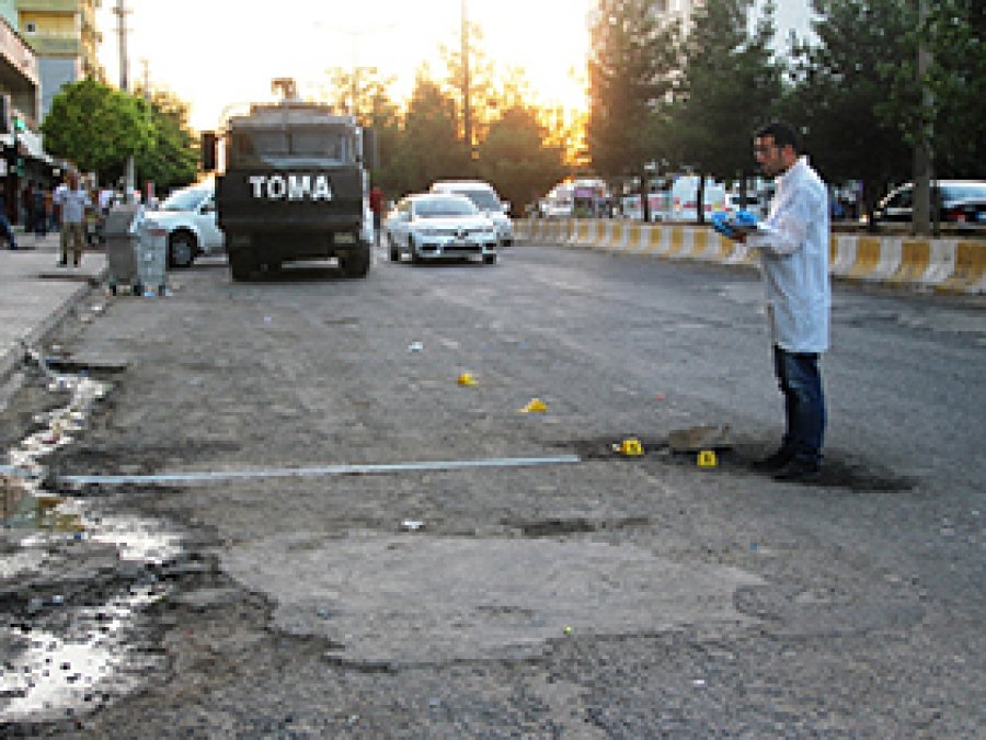 Midyat'ta pastahaneye ses bombası atıldıdı