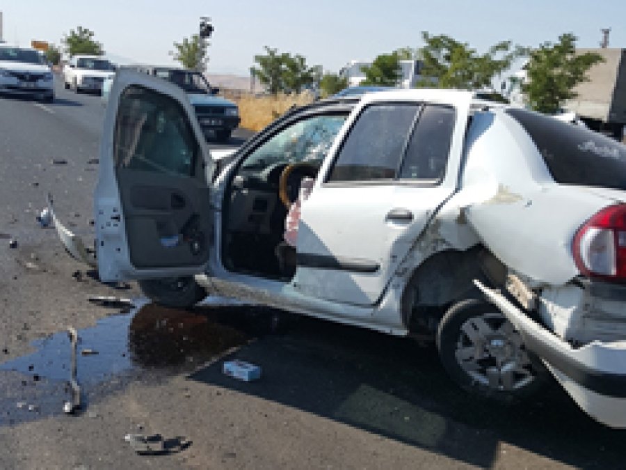 Diyarbakır'da trafik kazası: 3 yaralı