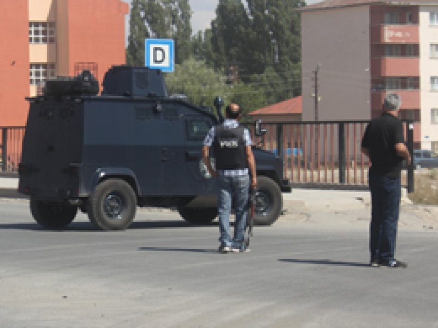 Köprüye bırakılan karpuz paniğe yol açtı