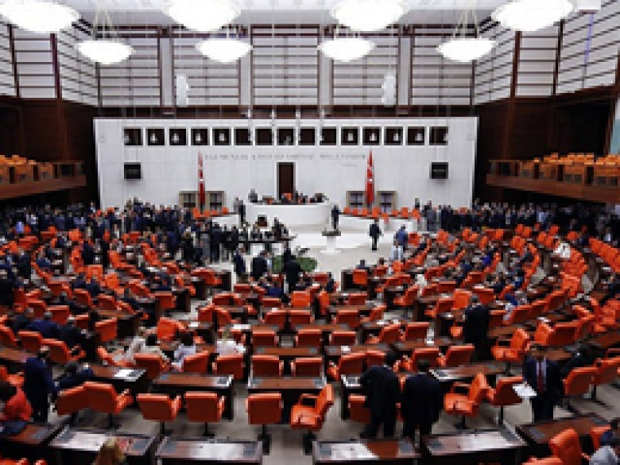 Parti kapatma yerine kişilerin cezalandırılması