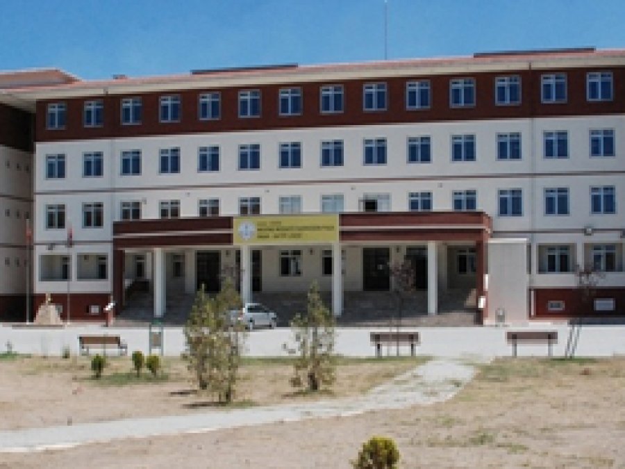 İmam hatip lisesine giren hırsızlar bilgisayarları çaldı