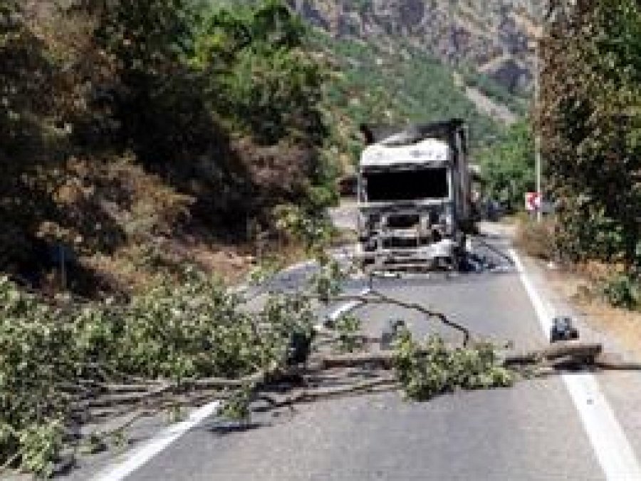 Tunceli-Erzincan karayolu 3 gündür kapalı