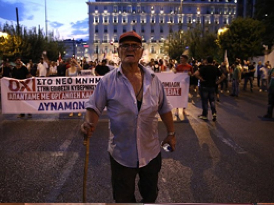 Yunanistan'da 3. kurtarma paketi protesto edildi