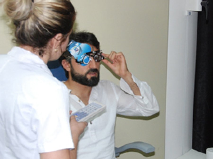 Uzmanlar göz kuruluğuna karşı uyarıyor