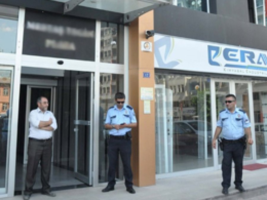 FETÖ'dan  taklit imza ile usulsüzlük