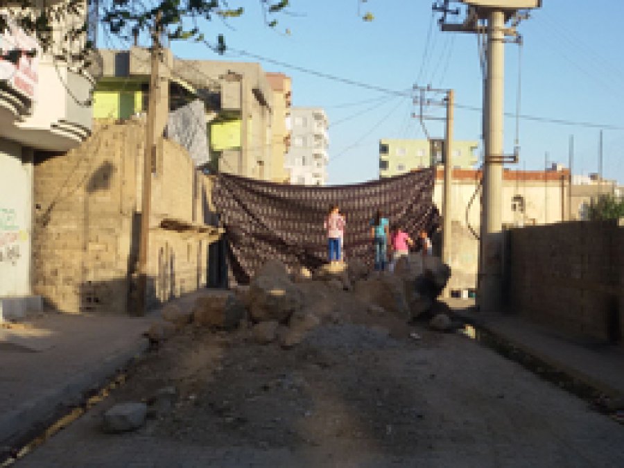 Cizre halkı mayınlı hendeklerden sokağa çıkamıyor