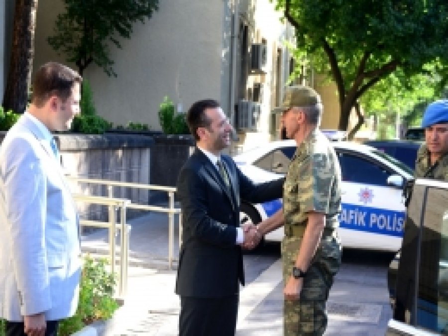 Orgeneral Galip Mendi'den Diyarbakır Valisine ziyaret