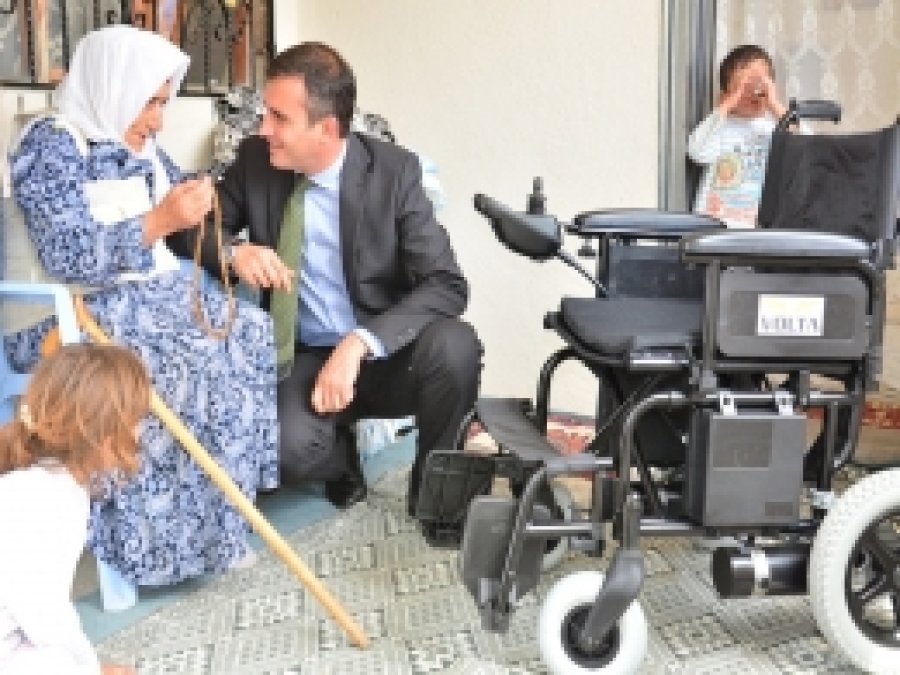 Patnosta105 yaşındaki engelli nineye akülü araç