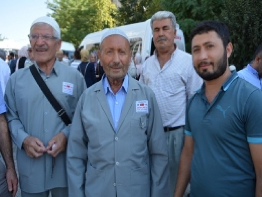 Batmanlı hacı adayları uğurlandı