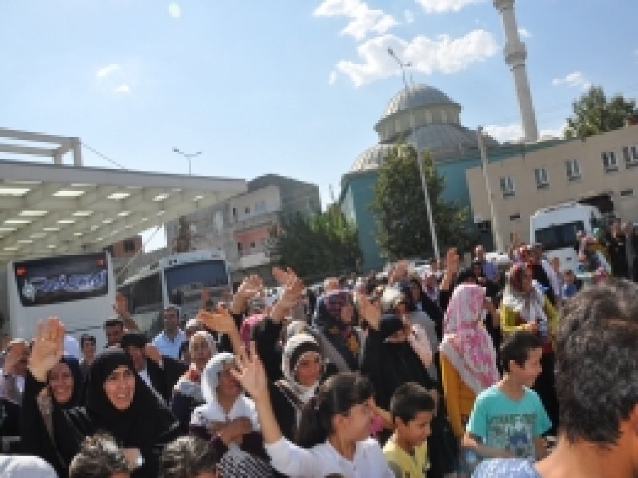 Kâhta'da hacı kafilesi dualarla kutsal topraklara uğurlandı