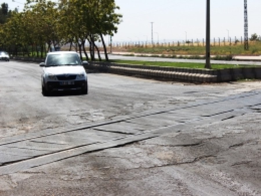 Kullanılmayan tren yolu kazalara davetiye çıkarıyor