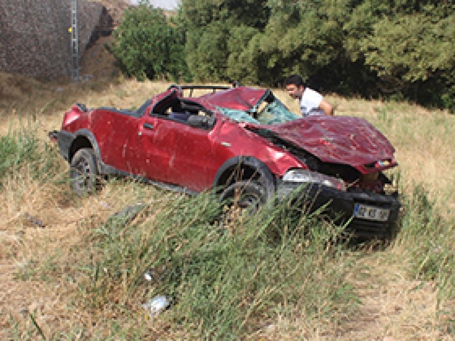 Kâhta'da trafik kazası: 1 ölü 4 yaralı