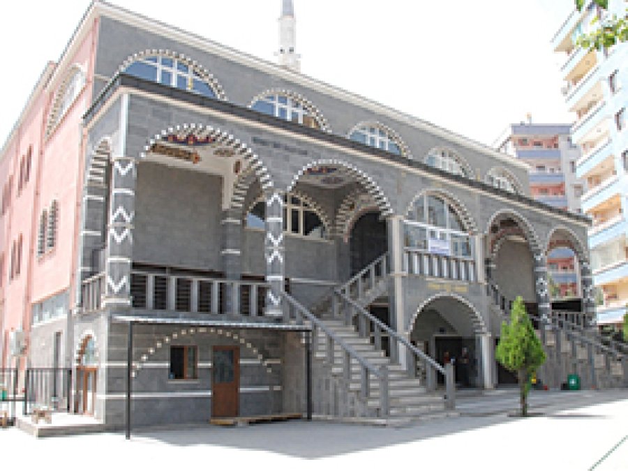 Diyarbakır'da caminin eşyaları çalındı