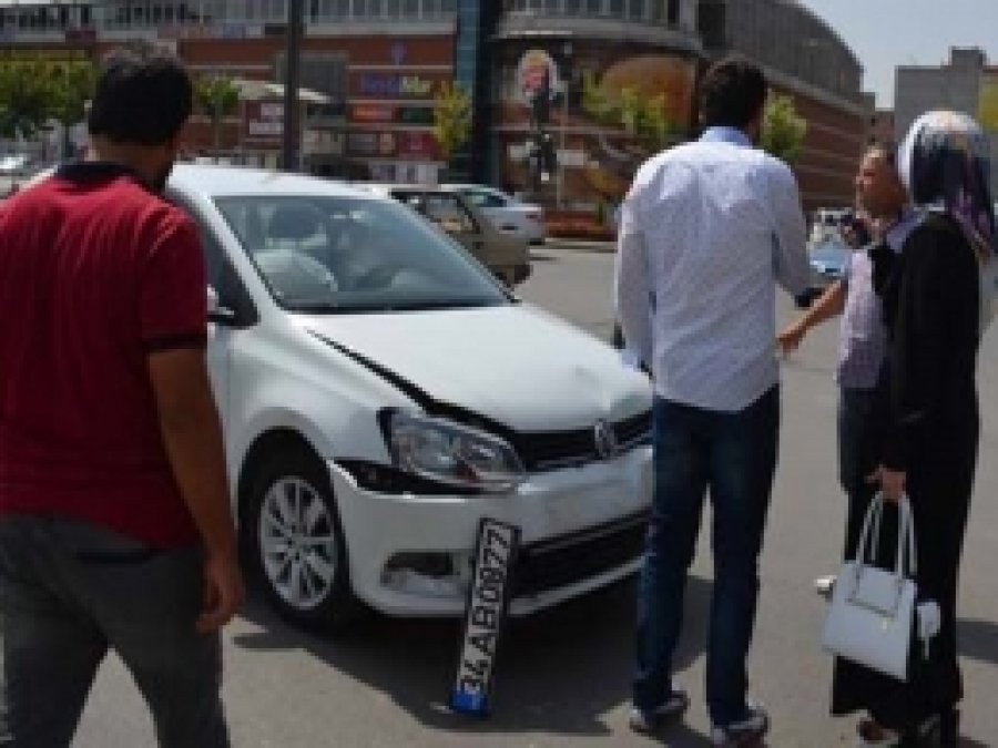 Batman'da maddi hasarlı trafik kazası