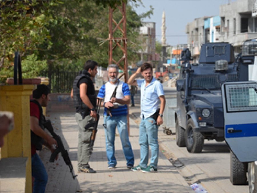 Çocuk parkına bomba döşeyenlere suçüstü