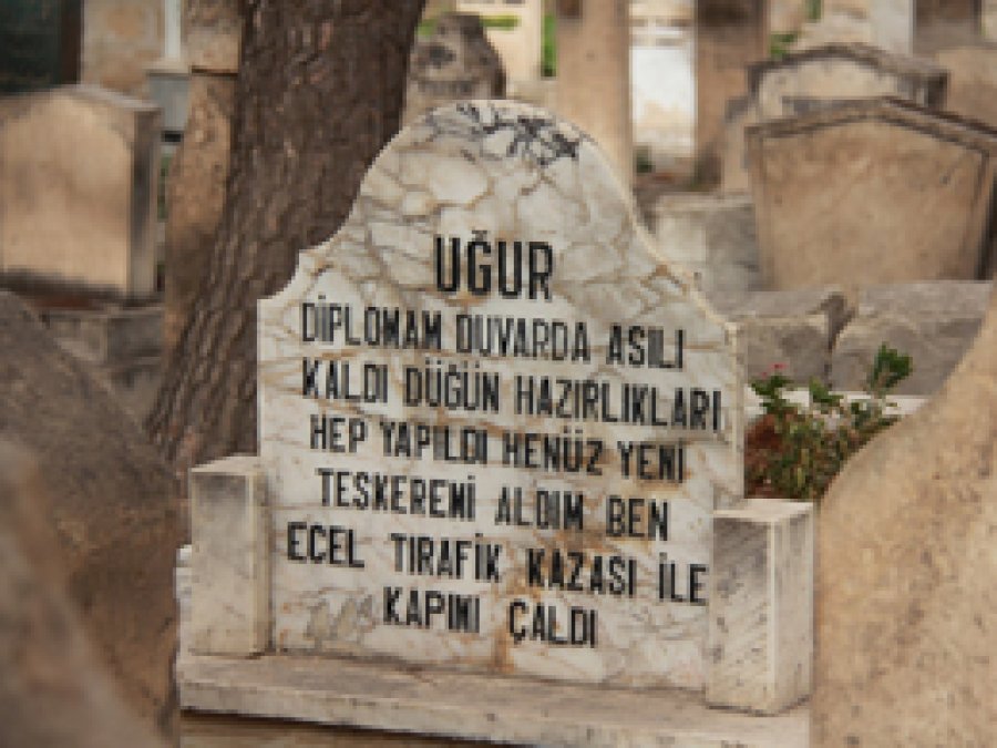 Mezar taşlarının anlattıkları